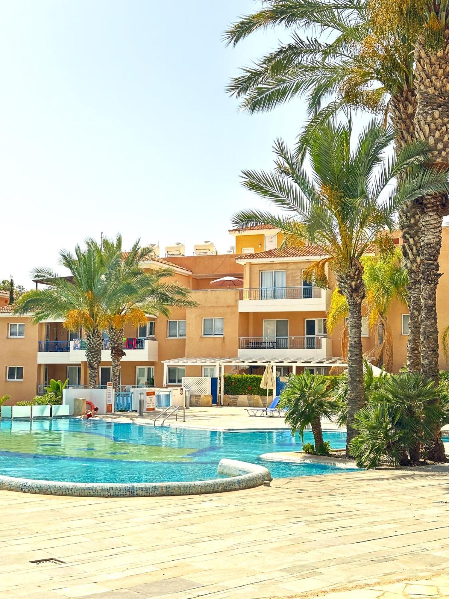H&O Golden Sun Suite Paphos 外观 照片