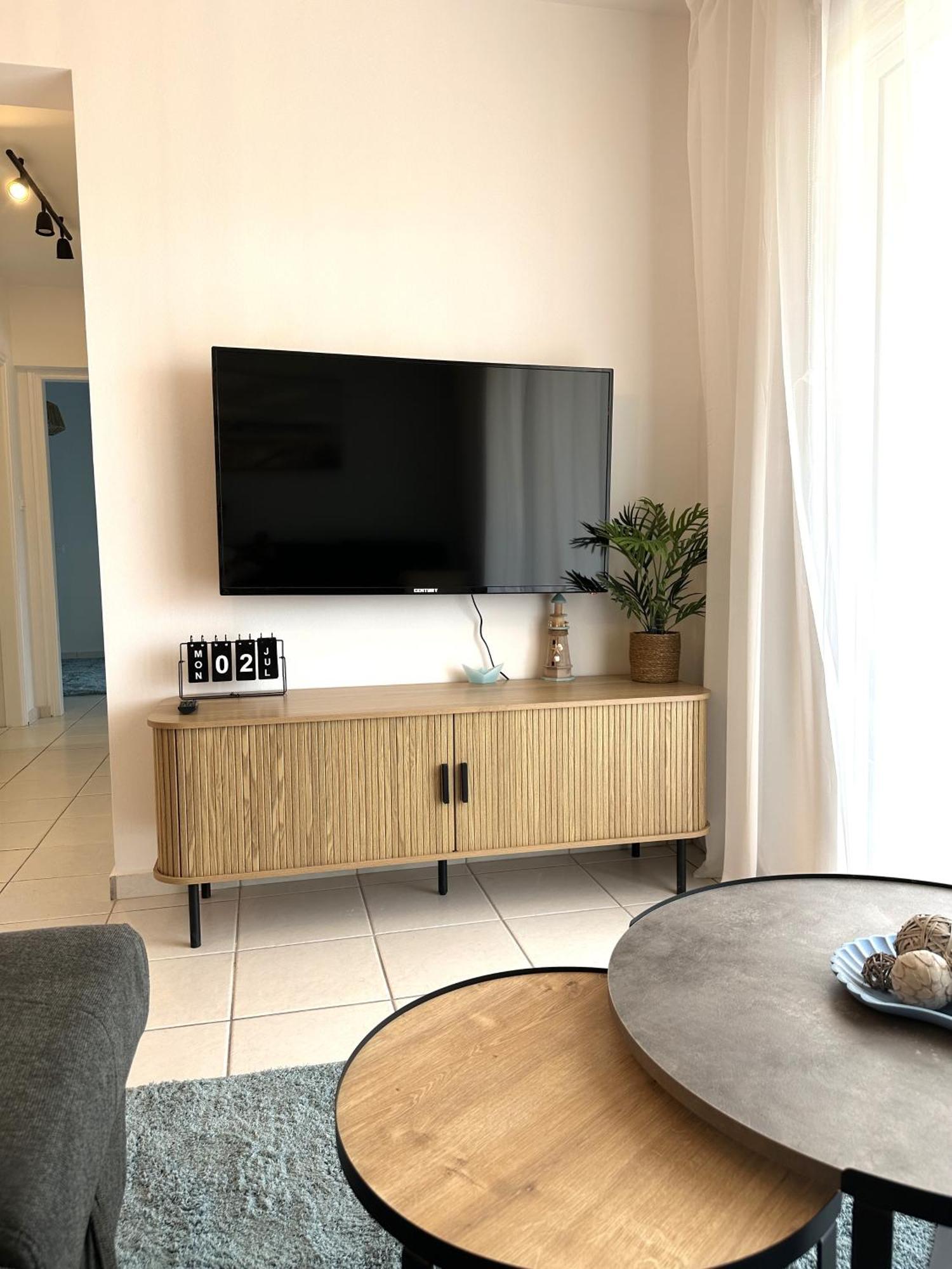 H&O Golden Sun Suite Paphos 外观 照片