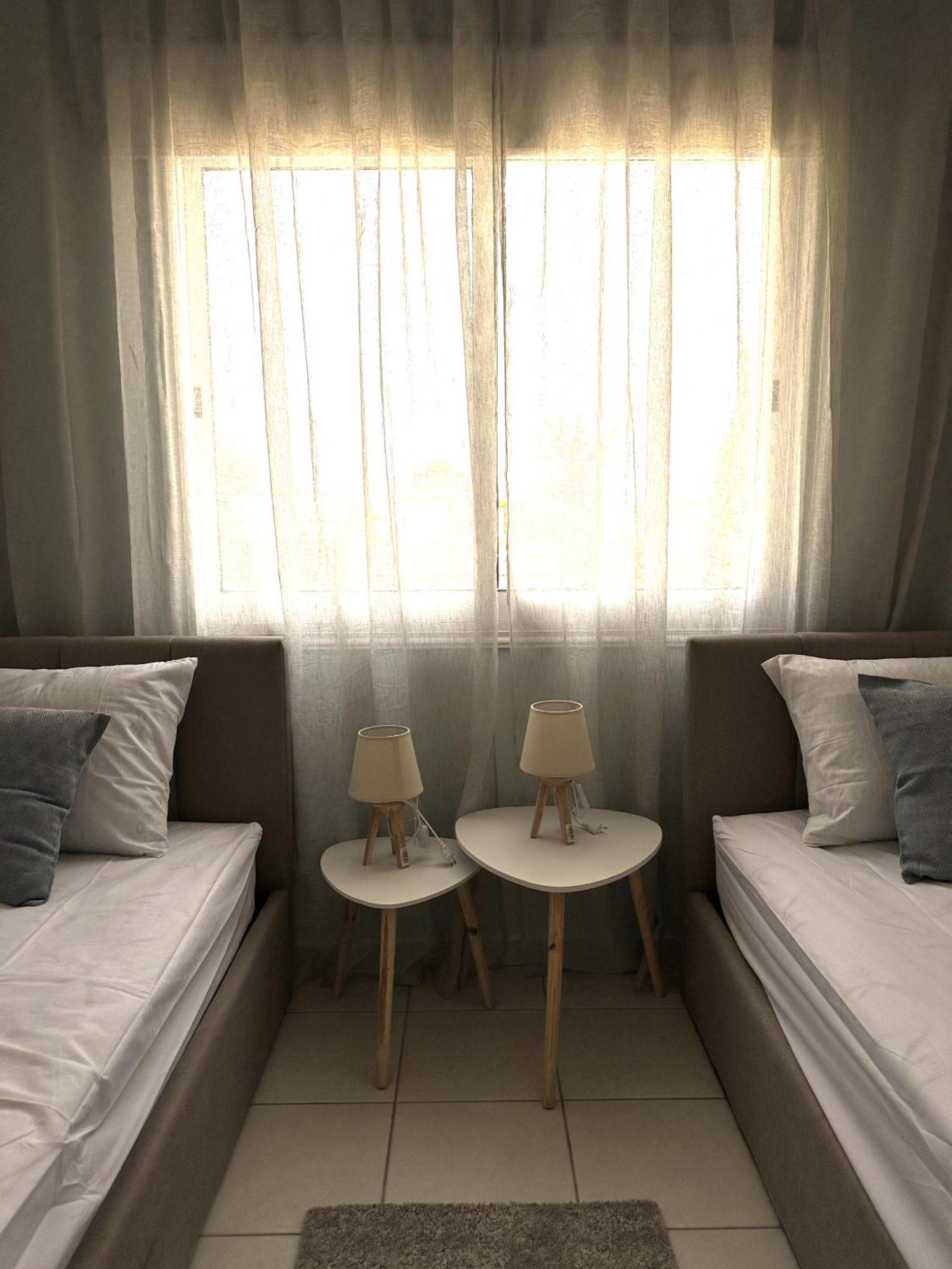 H&O Golden Sun Suite Paphos 外观 照片