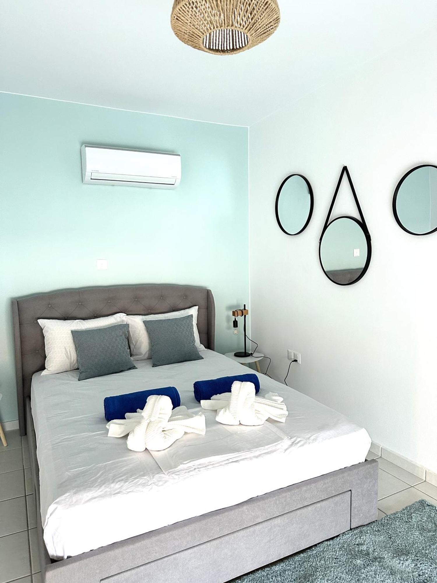 H&O Golden Sun Suite Paphos 外观 照片